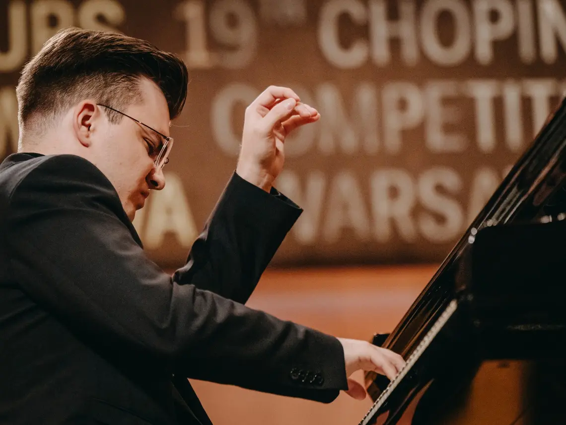 Piotr Alexewicz przy fortepianie