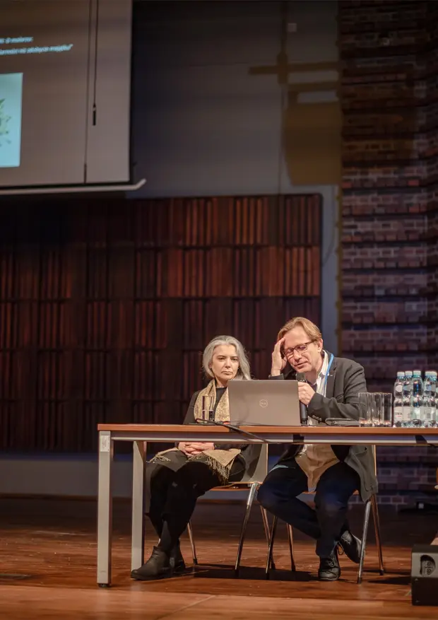 Dr hab. Katarzyna Makieła-Organisty, prof. ASP i dr Adam Organisty oraz Kierownik Naukowy Konferencji dr Amelia Golema