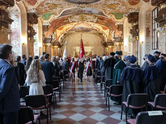 Wyjście orszaku akademickiego z Oratorium Marianum