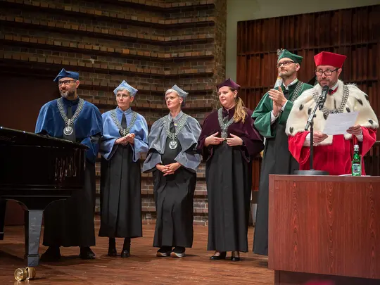 Rektor Akademii Sztuk Pięknych prof. dr hab. Wojciech Pukocz zapowiada rozpoczęcie promocji doktor&oacute;w habilitowanych