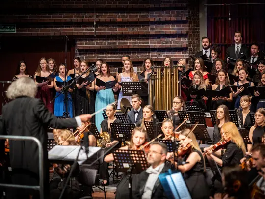 Maestro Marek Pijarowski, Academic Symphony Orchestra and the combined AMKL Choirs