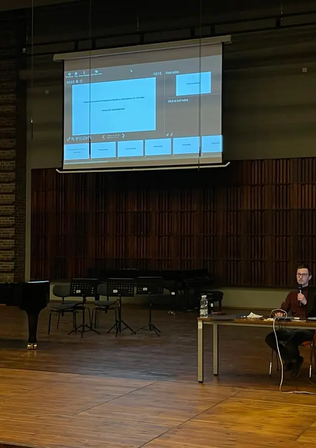 Wykład Wsp&oacute;łczesne techniki wykonawcze w literaturze wiolonczelowej XX i XXI wieku. Horyzonty wykonawstwa dra Mikołaja Pałosza