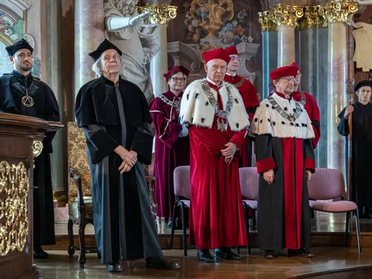 Doktor Honoris Causa ASP &ndash; Zbigniew Rybczyński, promotor postępowania o nadanie tytułu Doktora Honoris Causa &ndash; dr hab. Jakub Jernajczyk, prof. ASP oraz Rektorzy KRUWiO