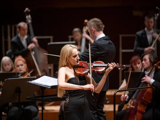 Koncert skrzypcowy d-moll op. 22 Henryka Wieniawskiego w wykonaniu Karoliny Podorskiej oraz Akademicka Orkiestra Symfoniczna