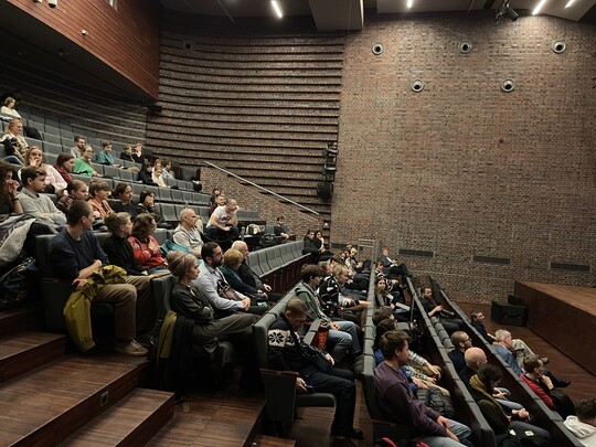 Publiczność zgromadzona na wykładzie