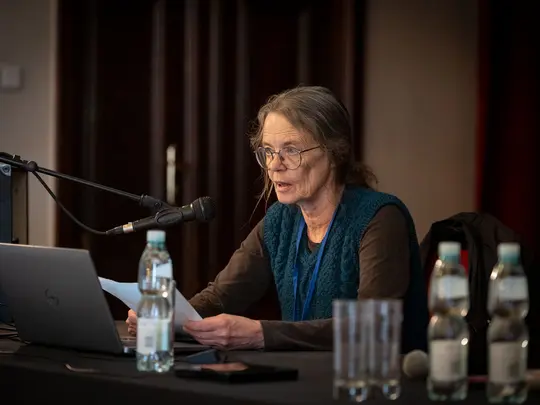 prof. dr. em. Gesine Schr&ouml;der